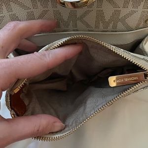 Wallet crossbody bag